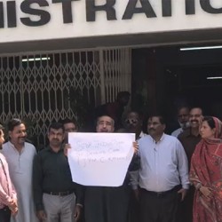 Clerks association stages protest at Jinnah hospital Karachi