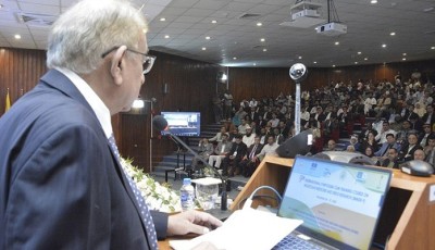 Sindh HEC chairman inaugurates global symposium on molecular medicine at PCMD-KU