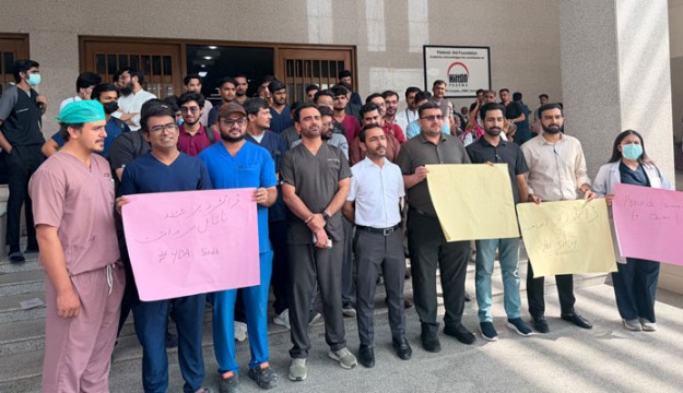 Young Doctors Protest Outside JPMC OPD Complex, Threaten Suspension of Medical Services Over Assault on Colleagues