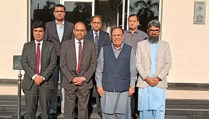 SHC acting chief justice visits Sindh Forensic DNA Laboratory at ICCBS-Karachi University