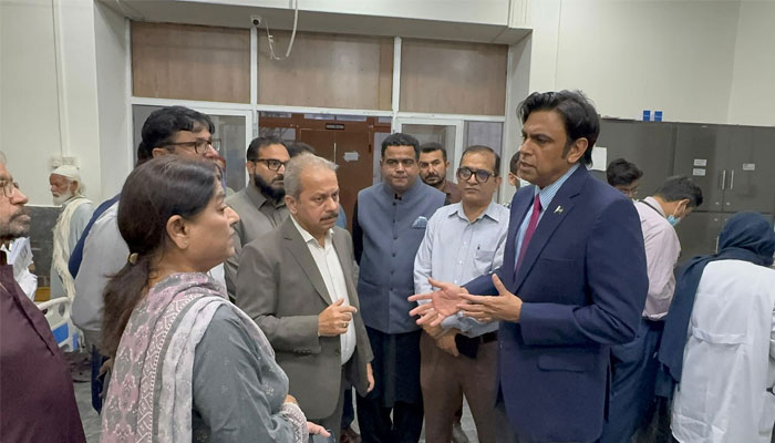 Chief Secretary Sindh conducts surprise visits to major hospitals to review dengue preparedness