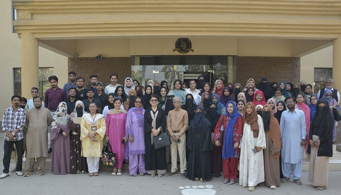 Balanced Use of Social Media Essential to Prevent Mental Stress, Loneliness and Sleep Disorders: Dr Farhana Owais