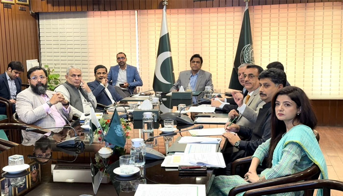 Chief secretary Sindh orders UC-wise fumigation as dengue cases rise across province