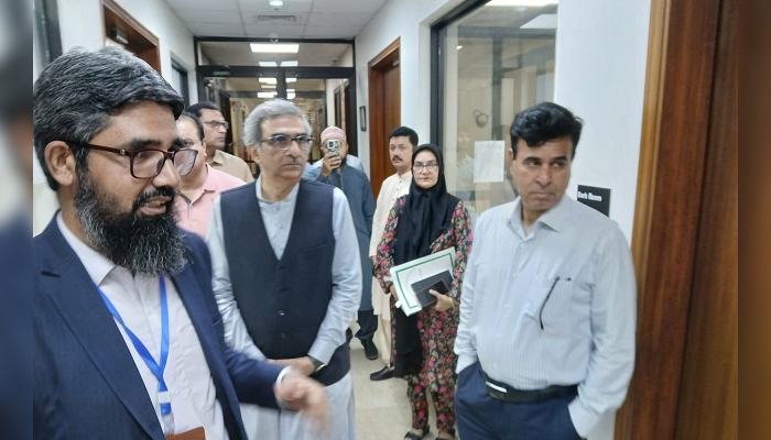 Sindh Health Secretary Visits ICCBS’s DNA and Serology Laboratory