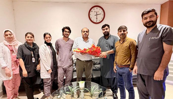 YDA Karachi Applauds Mayor Murtaza Wahab for Blood Bank at Abbasi Hospital